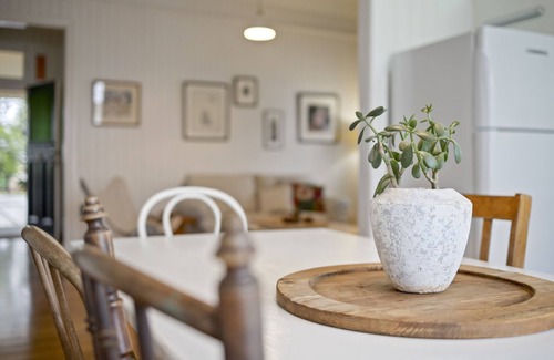 East Toowoomba House | PINBARRON Cottage close to Queens Park/schools