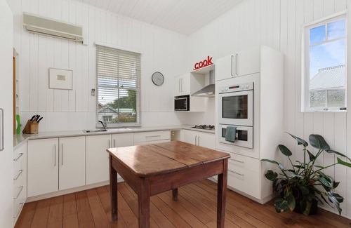 East Toowoomba House | PINBARRON Cottage close to Queens Park/schools