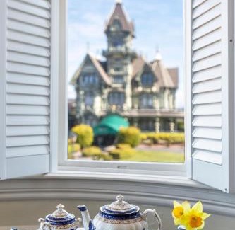 Old Town Eureka Hotel | Pinc Lady Mansion
