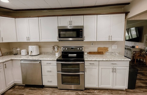 Saint Marys  Allen County House | Pinch of Cozy, Farm House with Hot Tub, 1 Minute Walk to Local Farm Store