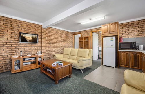 Old Adaminaby House | Pindari on Lake Eucumbene