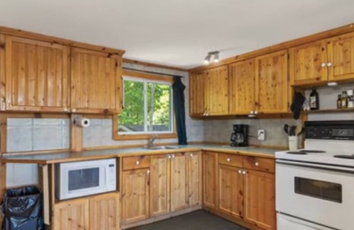 Frontenac Cottage | Pine Bay Hideaway. Perfect waterfront escape in a lakeside retreat!