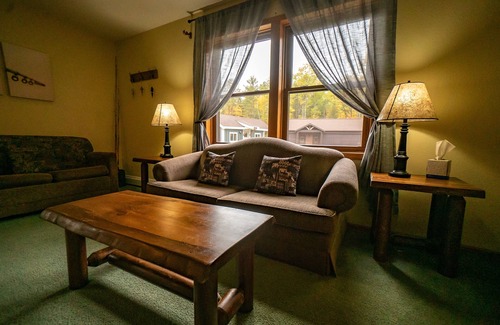 Land O Lakes Cabin | Pine Bluff Cottage (Unit 4)