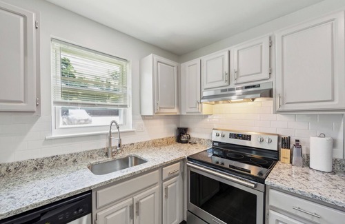 Newark Apartment | Pine Brook 1019 I Modern 1.5Br Apartment ! Pool