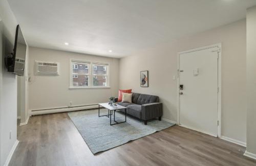 Newark Apartment | Pine Brook 618 I Cozy & Roomy I Gym & Pool