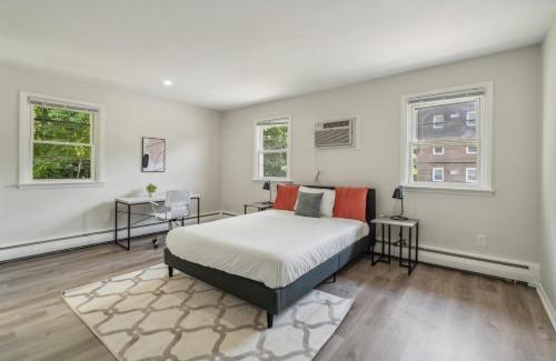 Newark Apartment | Pine Brook 618 I Cozy & Roomy I Gym & Pool