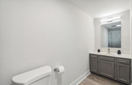 Newark Apartment | Pine Brook 618 I Cozy & Roomy I Gym & Pool