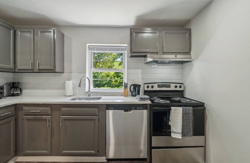 Newark Apartment | Pine Brook 908 I Lovely 2Bd Spacious Apartment