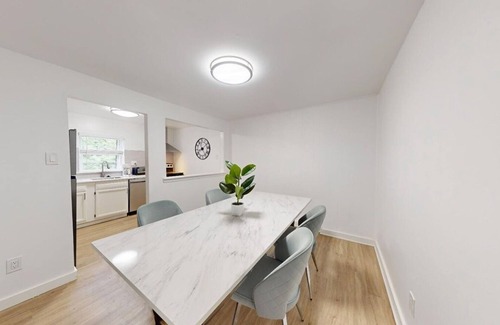 Newark Apartment | Pine Brook Apartments: Luxurious living in a stunning wooded setting