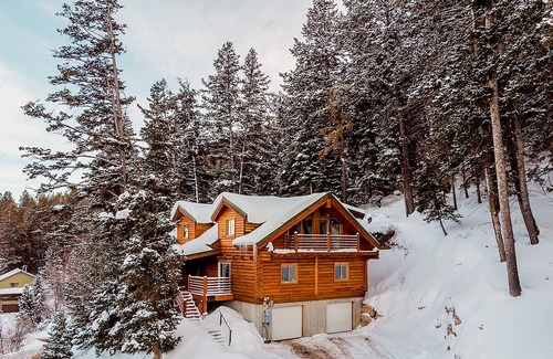 Summit Park Cottage | Pine by Avantstay Magnificent Private Log Cabin w/ Veranda Mtn Views & Hot Tub