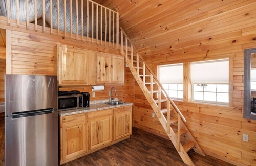 Bethlehem Cabin | Pine Cabin, 1BR Log Cabin