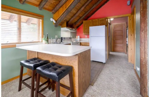 Southeast Boise Apartment | Pine Cabin Loft in Central Boise