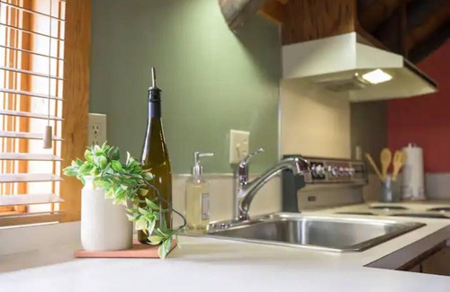 Southeast Boise Apartment | Pine Cabin Loft in Central Boise
