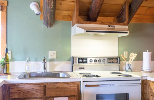 Southeast Boise Apartment | Pine Cabin Loft in Central Boise