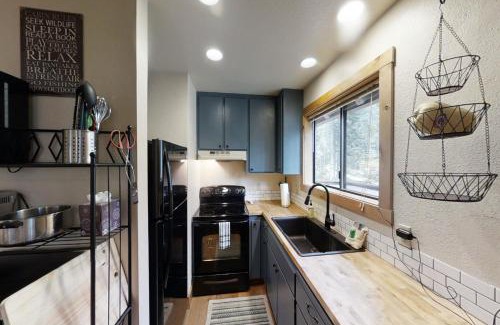 Pla-Vada Woodlands House | Pine Cone Cabin