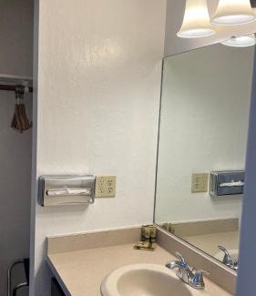 Willits Hotel | Pine Cone Motel