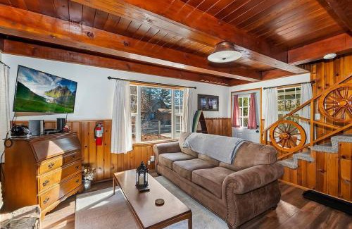 Peter Pan House | Pine Cone Mountain Retreat Cabin w/Hottub