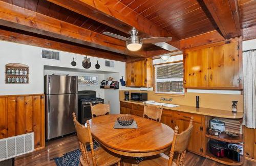 Peter Pan House | Pine Cone Mountain Retreat Cabin w/Hottub
