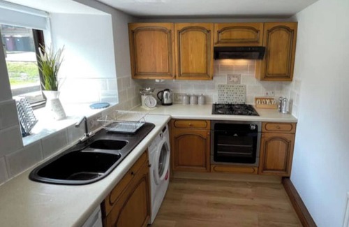 Dronfield Cottage | Pine Cottage, a luxury cottage, cosy 2 bedroom, sleeps 4, dogs very welcome