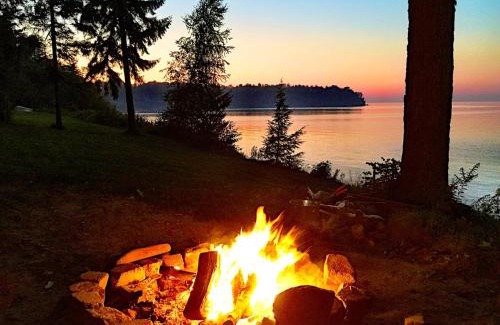 Sodus House | Pine Cottage Lakefront Hot Tub Fire Pit