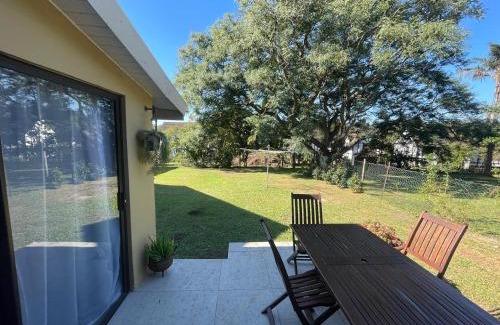 Hillcrest Apartment | PINE COTTAGE Self catering fully equipped 2 bedroom, Queen bed 3 singles 65sqm cosy private cottage