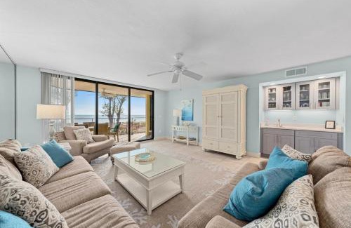 Sanibel House | Pine Cove #202