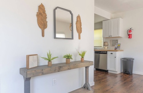 Douglas House | Pine Cove - Close to downtown and beaches