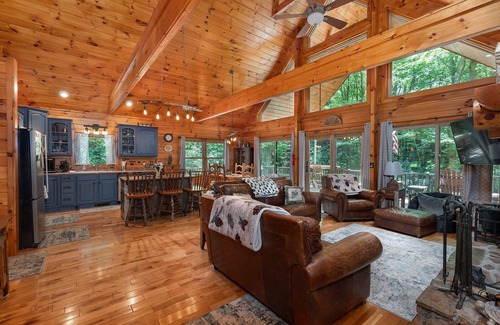 Old Fort Cabin | Pine Creek Cabin | Pet-Friendly Creekside Oasis with Hot Tub & Fire Pit!