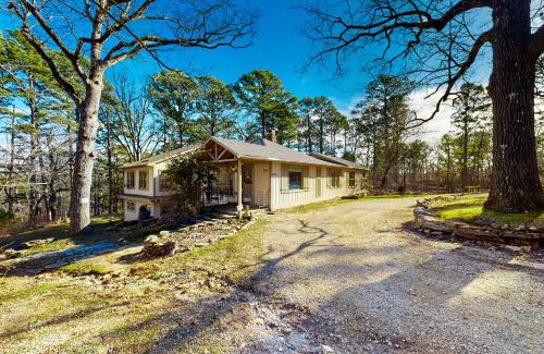 Eureka Springs House | Pine Crest Lodge