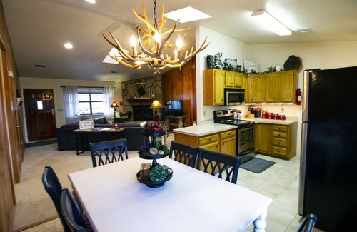 Ruidoso Cabin | Pine Forest Lodge Cabin: hot tub, gameroom with pool table AND 3 full baths