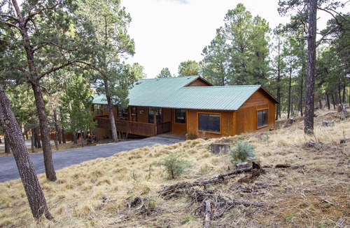 Ruidoso Cabin | Pine Forest Lodge Cabin: hot tub, gameroom with pool table AND 3 full baths