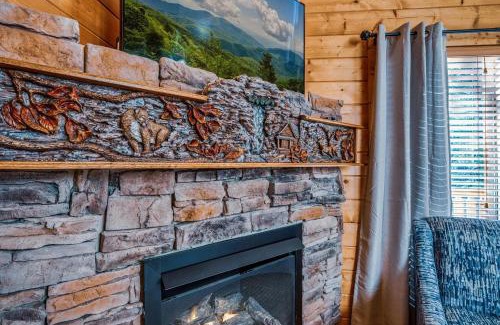 Pigeon Forge House | Pine Haven Hollow, Hot Tub, Game Room, WIFI, 1089 FREE tickets each paid day, Dollywood and More
