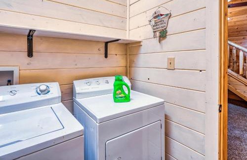Pigeon Forge House | Pine Haven Hollow, Hot Tub, Game Room, WIFI, 1089 FREE tickets each paid day, Dollywood and More