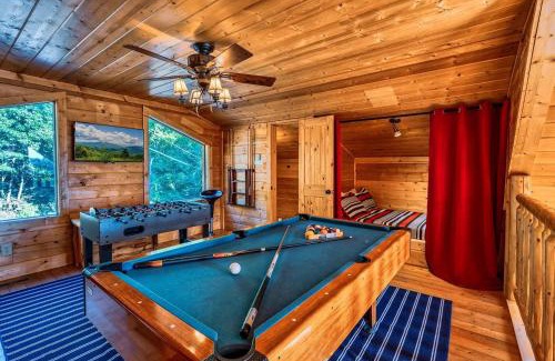 Pigeon Forge House | Pine Haven Hollow, Hot Tub, Game Room, WIFI, 1089 FREE tickets each paid day, Dollywood and More