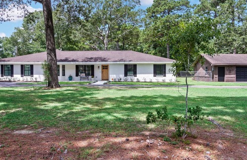 Bevil Oaks House | Pine Haven Lodge, Beaumont, TX