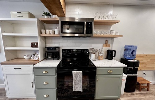 Pine House | Pine Haven Modern Mountain Getaway w/Hot Tub