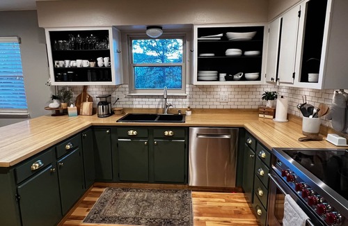 Pine House | Pine Haven: Mountain Home w/hot tub and Amazing Views
