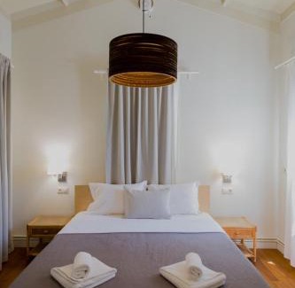 Troulos House | Pine home