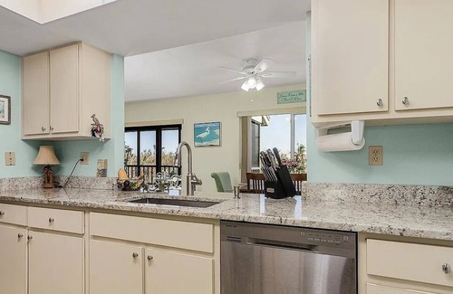 Pine Island Center House | Pine Island Breeze where you can relax, swim, fish, see dolphins and manatees!