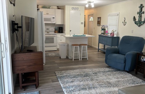 Flamingo Bay House | Pine Island Retreat 2/2 on Canal!!
