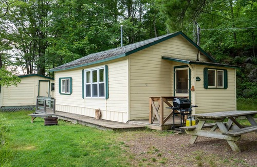 Gravenhurst Cottage | Pine Lake: 2-Bedroom Cottage #11 "Red Pine"