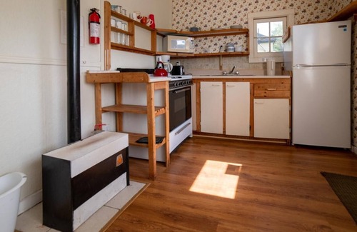 Gravenhurst Cottage | Pine Lake: 2-Bedroom Cottage #10 "Pitch Pine"