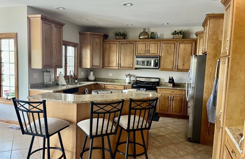 La Porte House | PINE LAKE RETREAT-Spacious 6-bedroom house on the Lake with Pontoon
