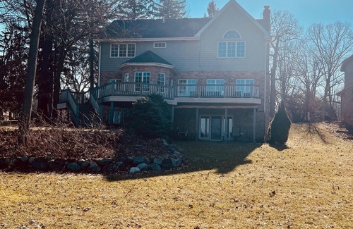 La Porte House | PINE LAKE RETREAT-Spacious 6-bedroom house on the Lake with Pontoon