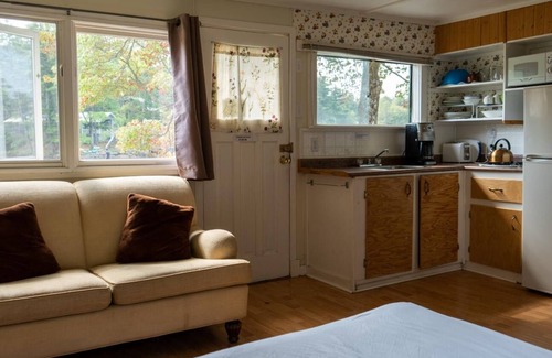 Gravenhurst Cottage | Pine Lake: Studio Cottage #8 "Jack Pine"