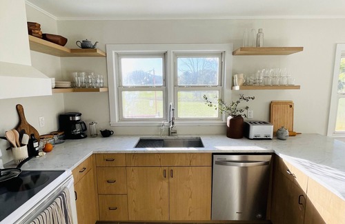 Oak Hill House | Pine Meadow - 3BR Country Home w/Modern Amenities