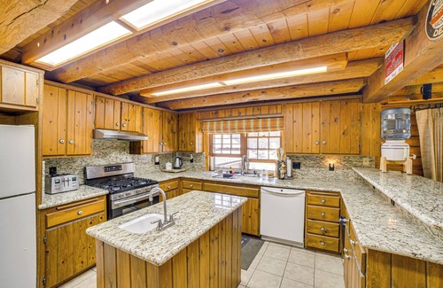 Frazier Park Cabin | Pine Mountain Club Log Cabin w/Resort Amenities!