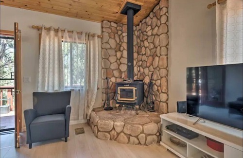 Frazier Park Apartment | Pine Mountain Club 3-bedrm Treehouse Cabin Retreat
