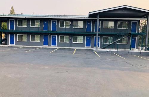 Mount Shasta Hotel | Pine Needles Inn