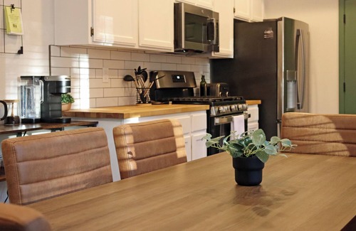 Wrightwood Cabin | Pine Overlook - Steps from Town - Salt Water Hot Tub -AC- Firepit